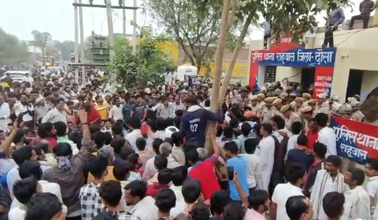 Rajasthan minor rape: Villagers protest outside police station, beat up accused cop - Vimarsana News